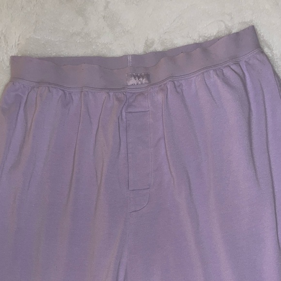 Skims Set - Boyfriend Long Sleeve Tshirt & Loose Pants in LILAC - Large - Picture 13 of 16